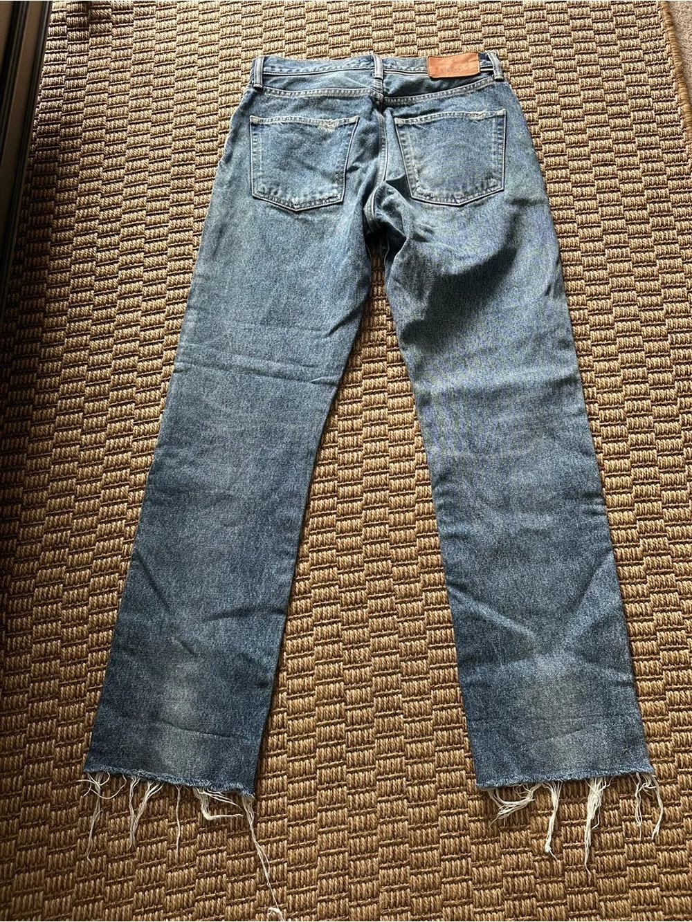 Moussy Vintage Women’s Size 26 Medium Wash Straight Leg Raw Hem Distressed Jeans